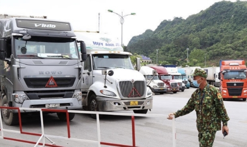 Xe chờ xuất khẩu tại cửa khẩu Lạng Sơn tăng nhanh, nguy cơ tái ùn tắc