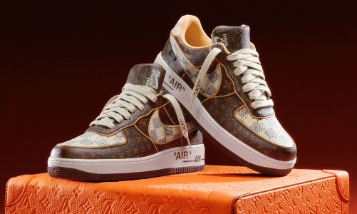 Đôi sneaker size nhỏ của Louis Vuitton được bán với giá hơn 350.000 USD