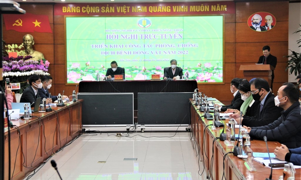 Thứ trưởng Phùng Đức Tiến chủ trì hội nghị.