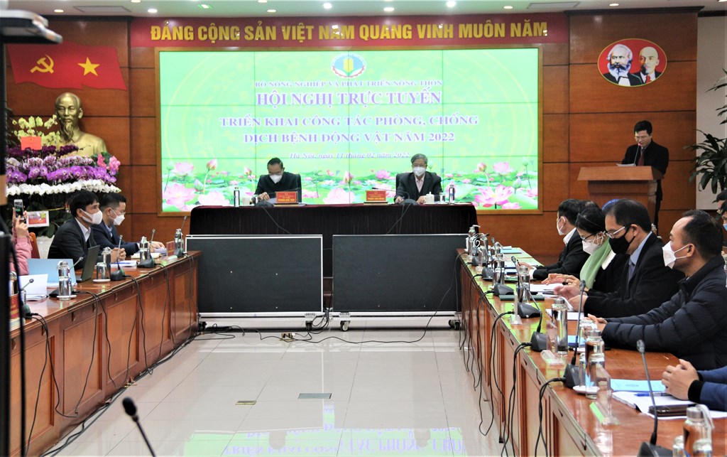 Thứ trưởng Phùng Đức Tiến chủ trì hội nghị.