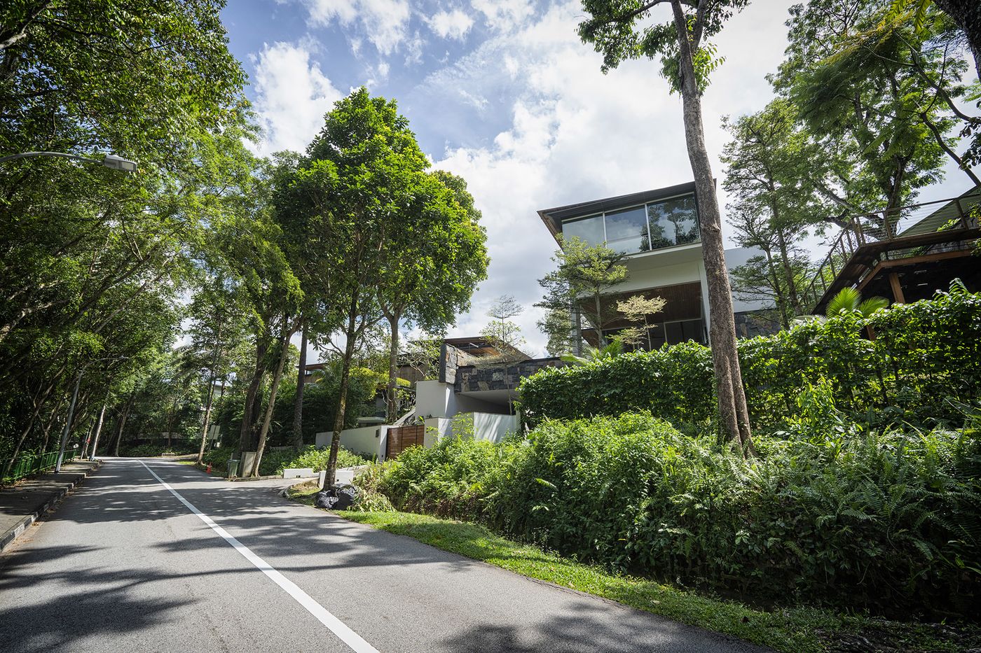 Những bungalow cao cấp ở khu Dalvey Road của Singapore - Ảnh: Bloomberg.