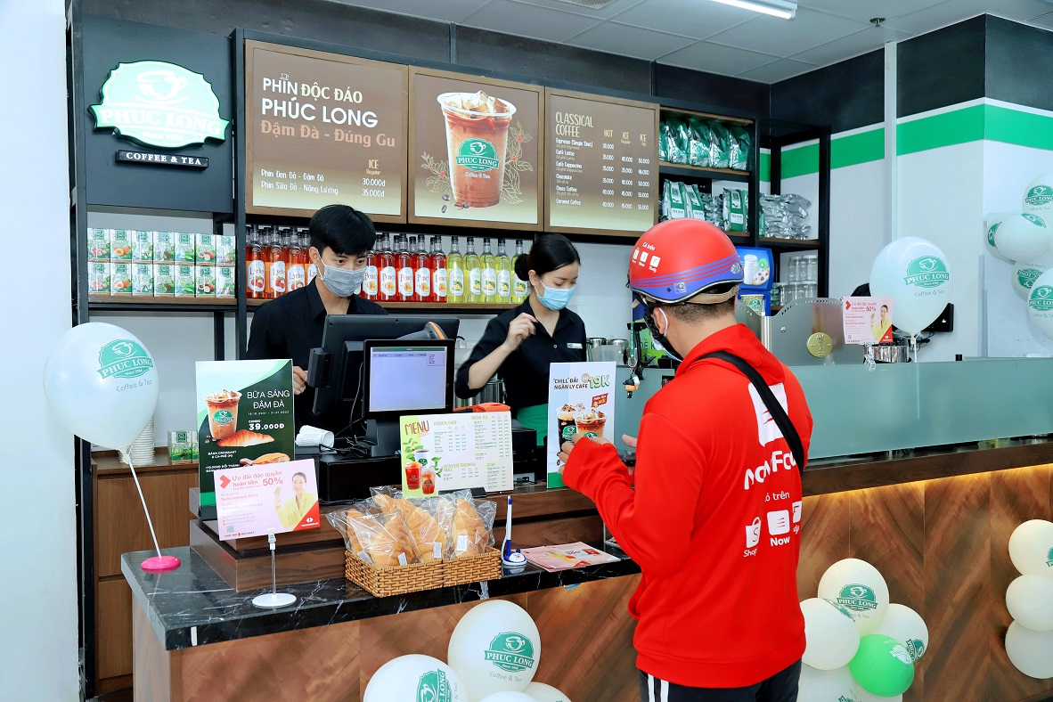 Đặt mua trà, cafe Phúc Long qua ứng dụng di động và được phục vụ tận nơi.