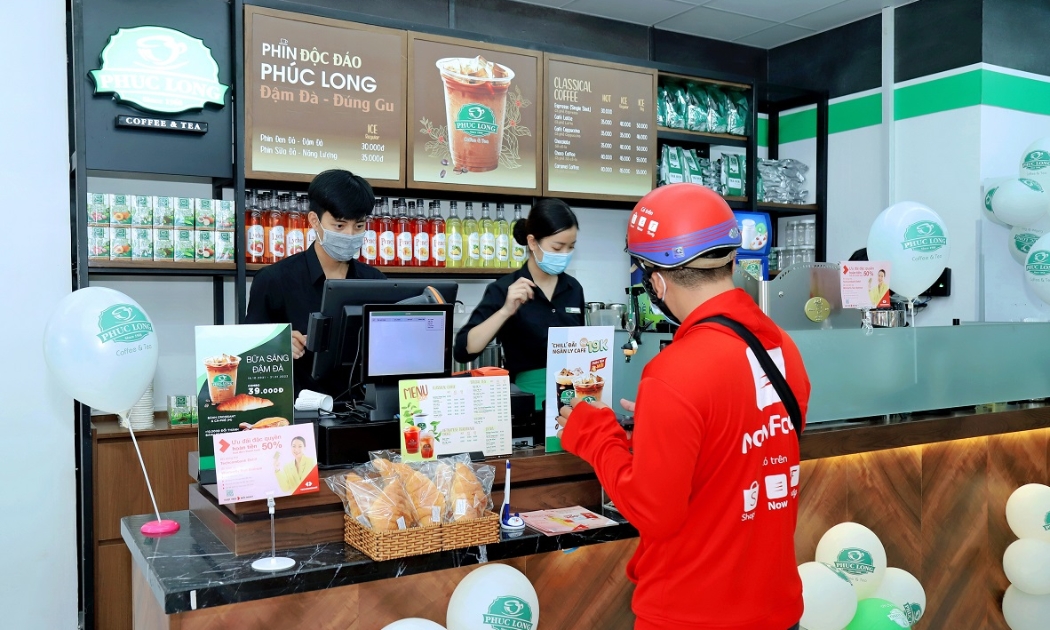 Đặt mua trà, cafe Phúc Long qua ứng dụng di động và được phục vụ tận nơi.