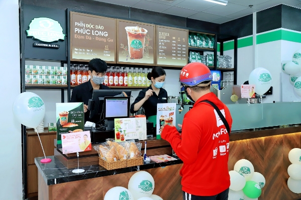 Đặt mua trà, cafe Phúc Long qua ứng dụng di động và được phục vụ tận nơi.