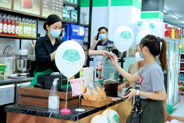 Ph&uacute;c Long sở hữu tập kh&aacute;ch h&agrave;ng trẻ, c&oacute; phong c&aacute;ch sống hiện đại.