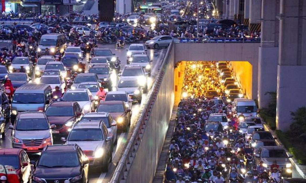 Ùn tắc giao thông ở Hà Nội vẫn là “vấn nạn” chưa có lời giải.