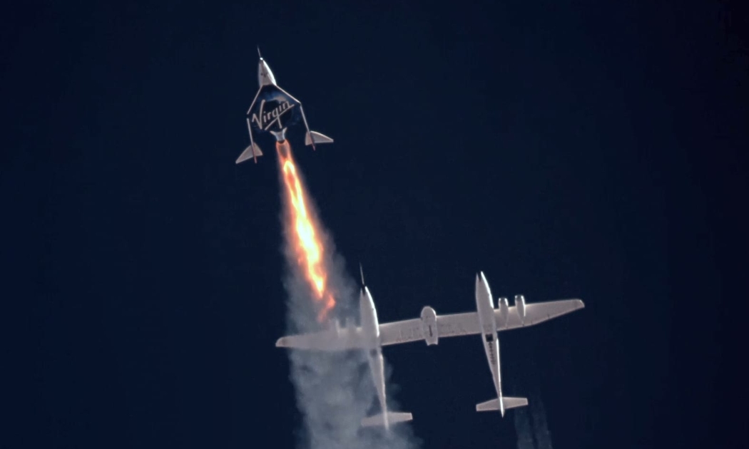 Tàu vũ trụ VSS Unity chở theo tỷ phú Richard Branson bay vào không gian ngày 11/7/2021 - Ảnh: Virgin Galactic