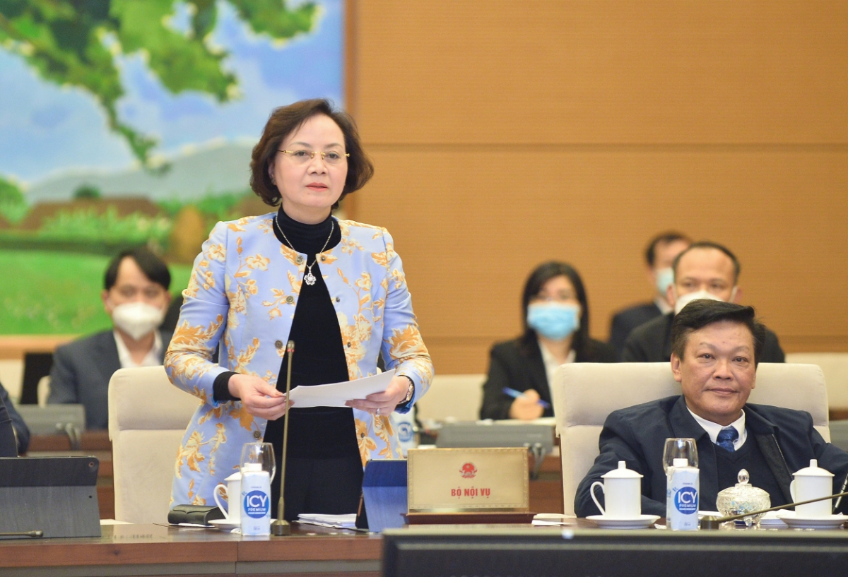Bộ trưởng Nội vụ Phạm Thị Thanh Tr&agrave; tr&igrave;nh b&agrave;i Tờ tr&igrave;nh của Ch&iacute;nh phủ - Ảnh: Quochoi.vn