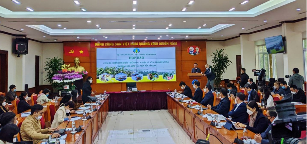 Bộ trưởng Lê Minh Hoan chủ trì họp báo ngày 17/02/2022.