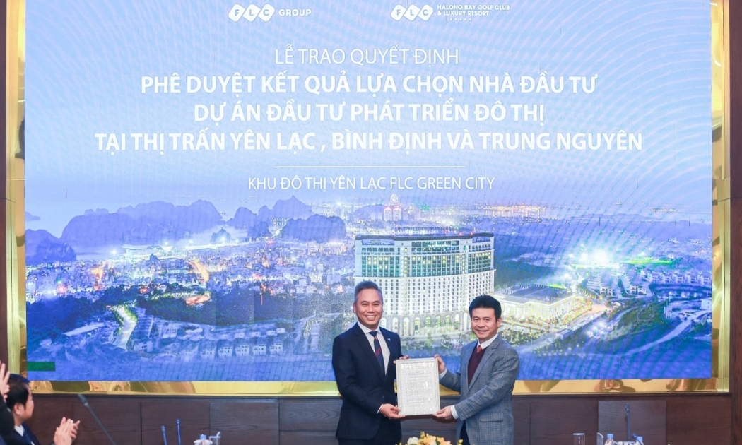 Lễ trao quyết định diễn ra trong khuôn khổ buổi làm việc giữa Ban thường vụ Tỉnh ủy Vĩnh Phúc và Tập đoàn FLC trong chiều ngày 16/2.
