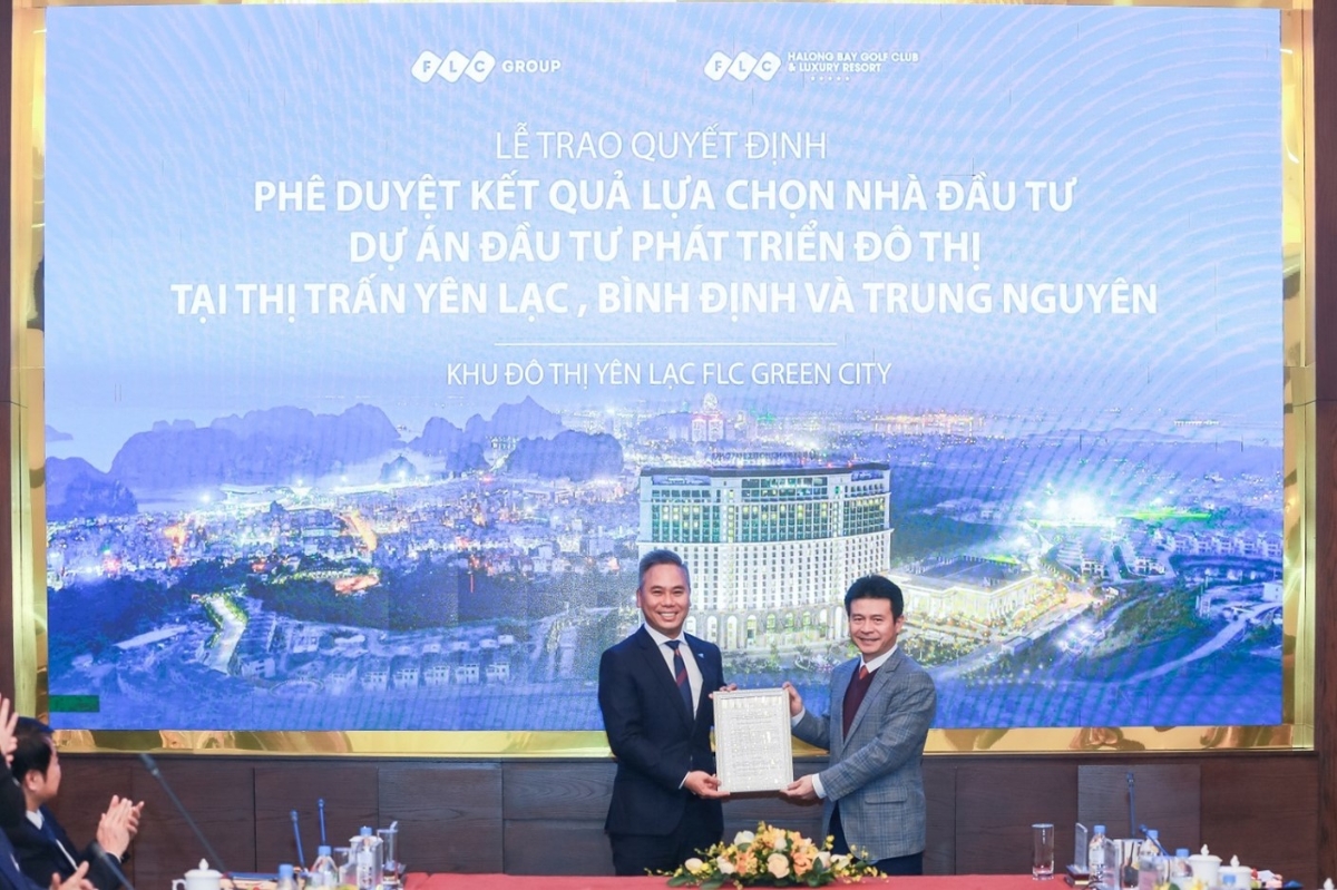 Lễ trao quyết định diễn ra trong khuôn khổ buổi làm việc giữa Ban thường vụ Tỉnh ủy Vĩnh Phúc và Tập đoàn FLC trong chiều ngày 16/2.