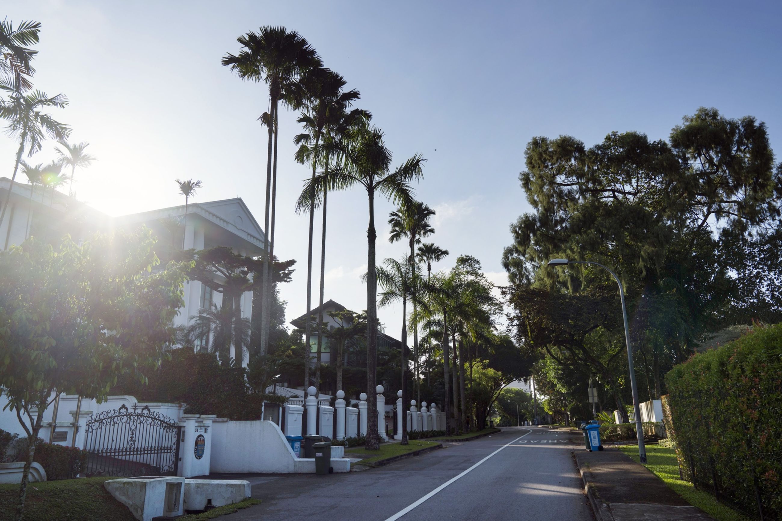 Biệt thự ở khu Caldecott Hill, một khu nhà giàu của Singapore - Ảnh: Bloomberg.