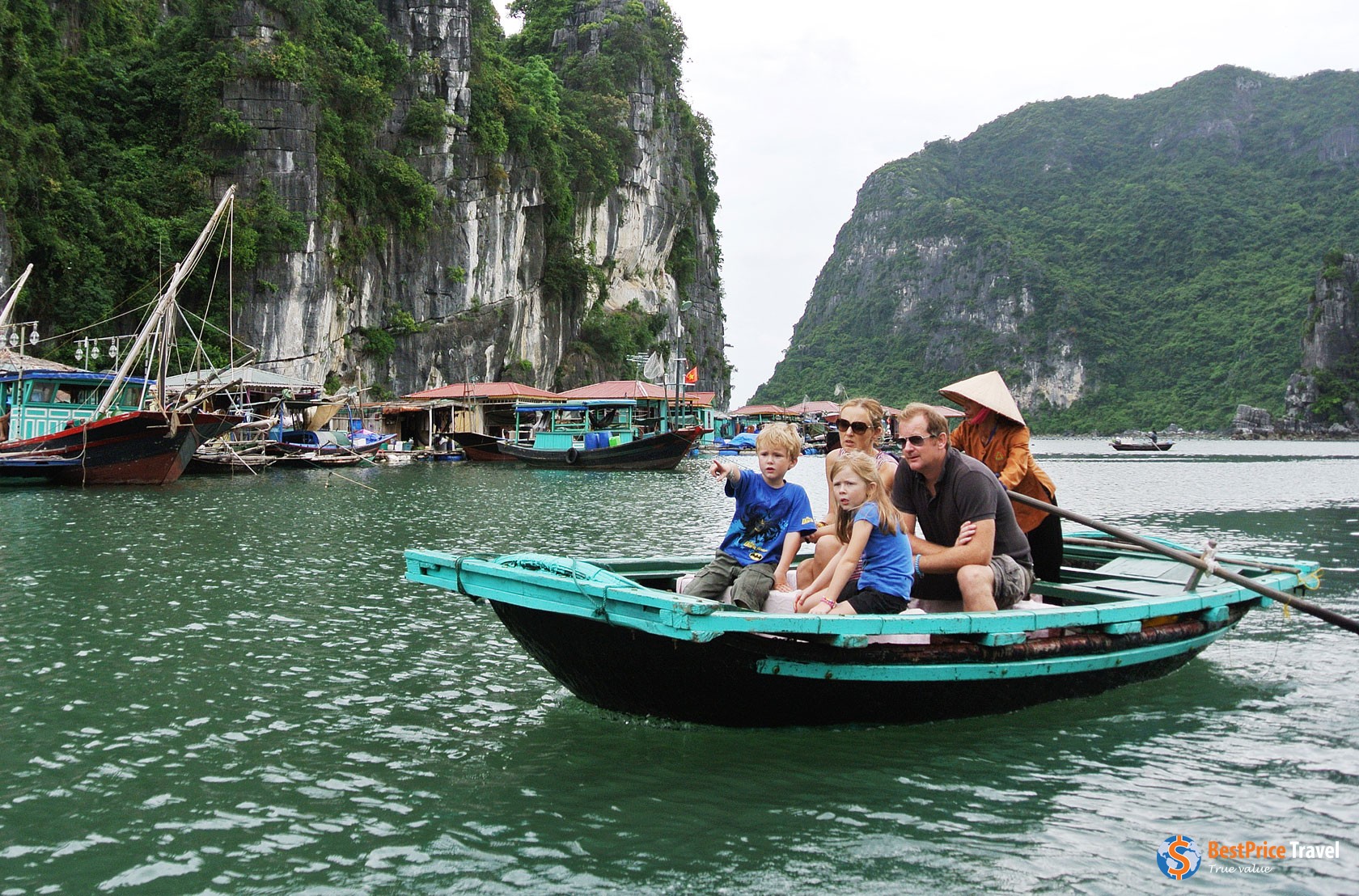 Где жить во вьетнаме. Вьетнам Halong Bay. Куа Ван, Вьетнам. Вьетнам туризм. Вьетнам путешествие.