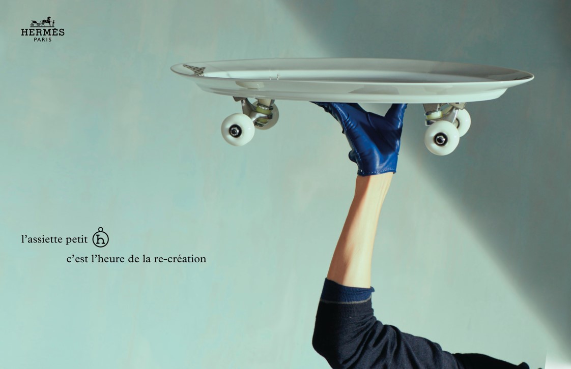 Một chiếc v&aacute;n trượt được ph&ugrave; ph&eacute;p bởi xưởng petit h v&agrave; trở th&agrave;nh một chiếc khay đẹp mắt.