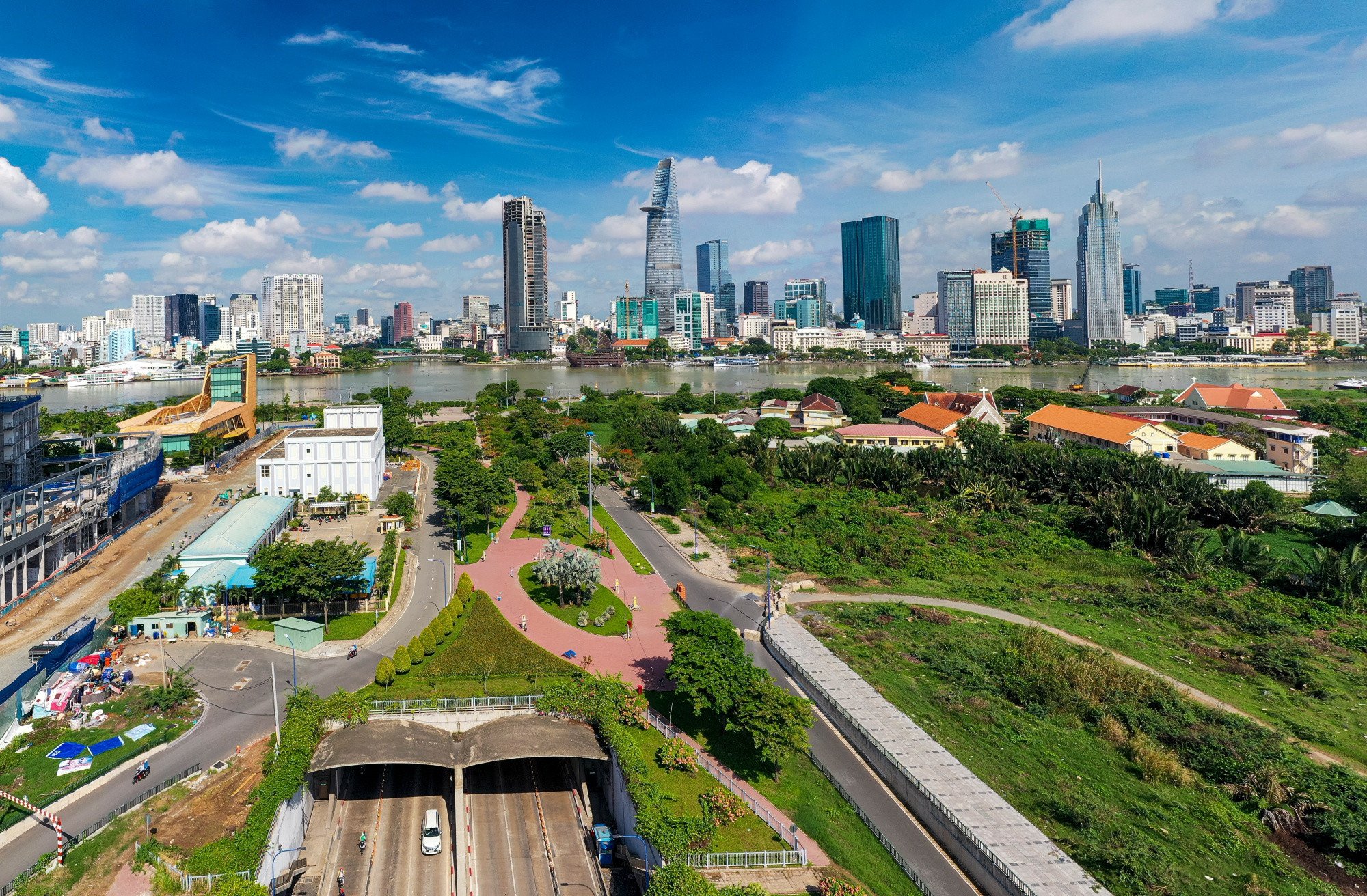 TP.HCM kiến nghị Thủ tướng Chính phủ: Chấp thuận cho TP.HCM xây dựng và ban hành hệ số điều chỉnh giá đất phù hợp với tình hình thực tiễn trên địa bàn Thành phố.
