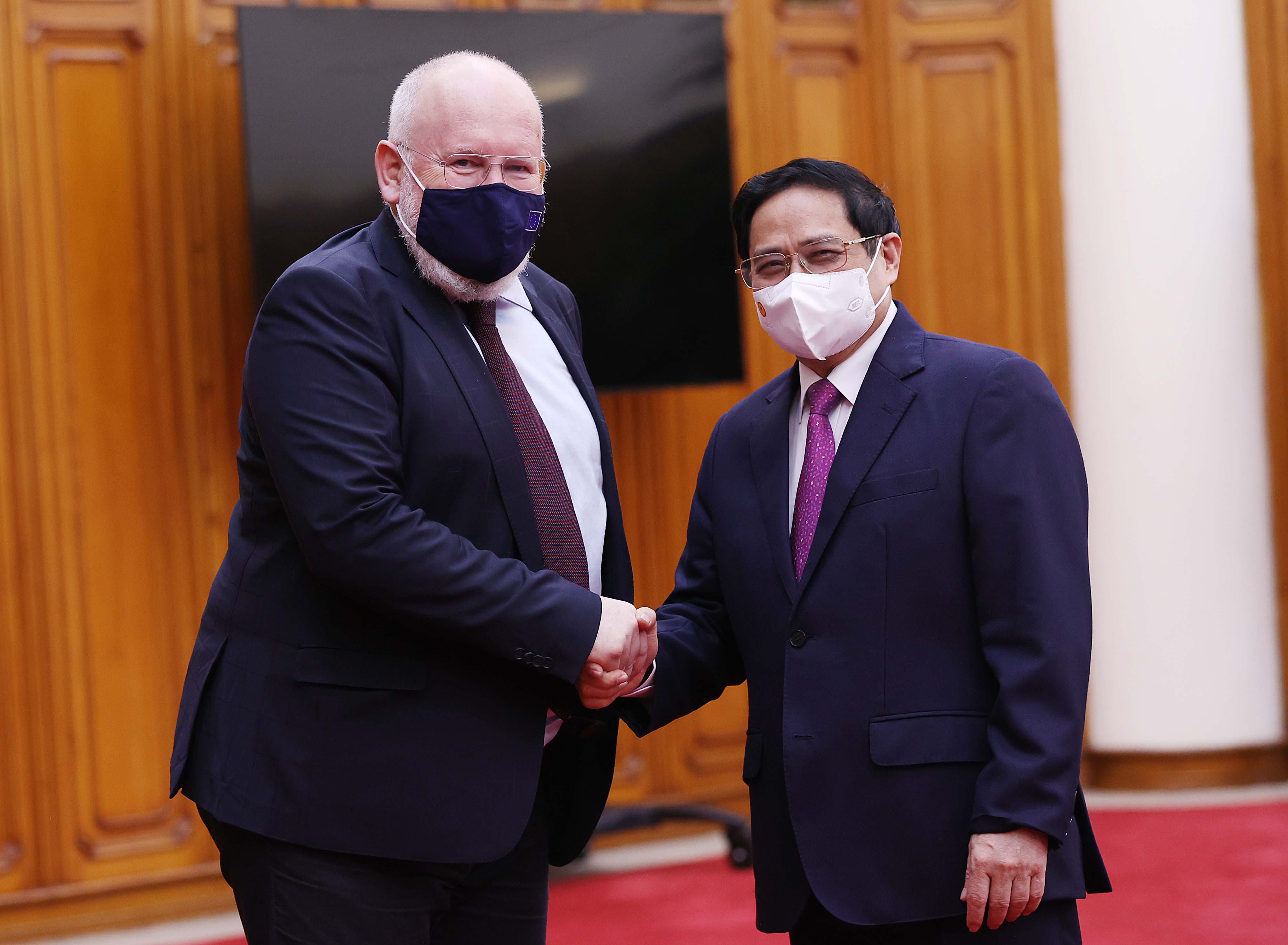 Thủ tướng Chính phủ Phạm Minh Chính và ông Frans Timmermans - Ảnh: VGP