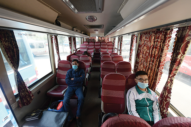 Vận tải h&agrave;nh kh&aacute;ch đang trong giai đoạn kh&oacute; khăn, nhu cầu đi lại rất thấp.