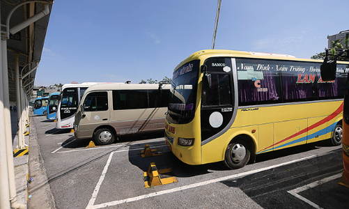 Giá xăng tăng cao, doanh nghiệp vận tải “đau đầu” ứng phó