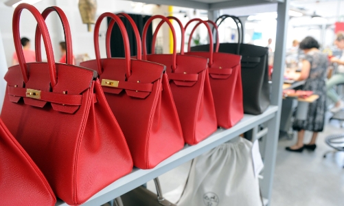 Cung không đủ cầu, Hermes mở thêm 3 nhà máy đồ da