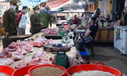 Hà Nội siết chặt quản lý cơ sở sản xuất, kinh doanh thực phẩm trong chợ