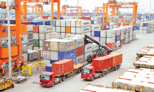 Xuất siêu đầu năm: Mừng ít lo nhiều?