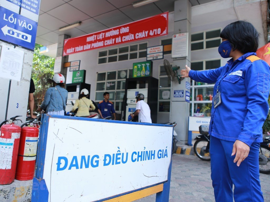 Sở Công Thương TP.HCM: Chỉ có 5/458 cây xăng trên địa bàn ngừng, tạm ngừng kinh doanh, chiếm dưới 1% và 10/458 cây xăng có tình trạng bán hạn chế, nhỏ giọt do sợ hết xăng, chiếm khoảng 2%.