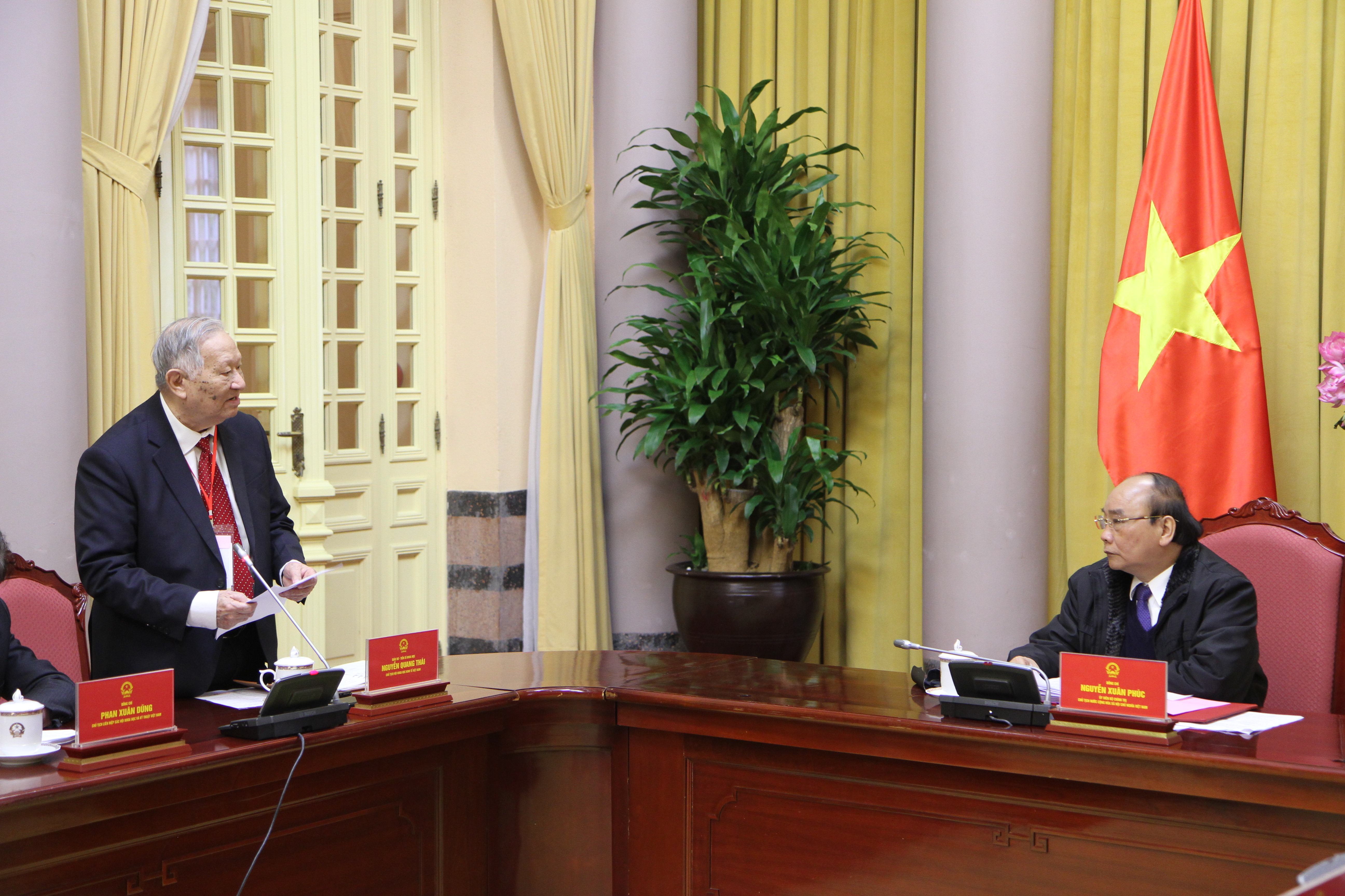 Chủ tịch Hội Khoa học Kinh tế Việt Nam Nguyễn Quang Thái phát biểu tại buổi tiếp kiến Chủ tịch nước Nguyễn Xuân Phúc ngày 22/02/2022.