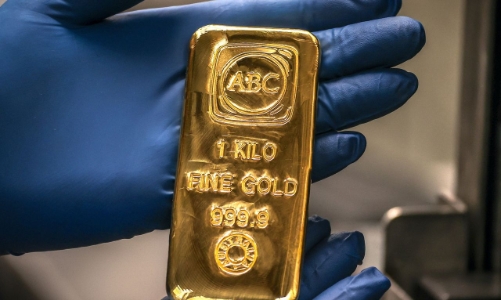 Giá vàng thế giới giằng co mốc 1.900 USD/oz, trong nước tăng 100.000 đồng/lượng