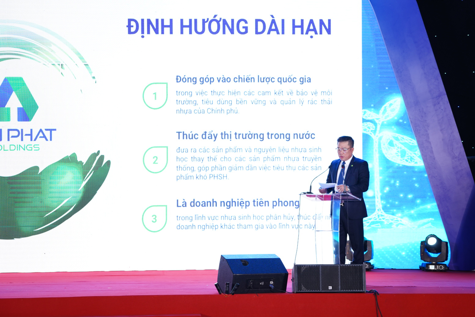 Phát biểu tại Lễ động thổ nhà máy PBAT, Ông Phạm Ánh Dương - Chủ tịch Hội đồng Quản trị khẳng định nhà máy là lời giải xuất sắc và hợp lý nhất cho bài toán về nguồn nguyên liệu của Tập đoàn: tự chủ nguyên liệu, giảm giá thành để đưa sản phẩm đến gần hơn với người tiêu dùng trong và ngoài nước và tiến tới thay thế cho các sản phẩm nhựa truyền thống.