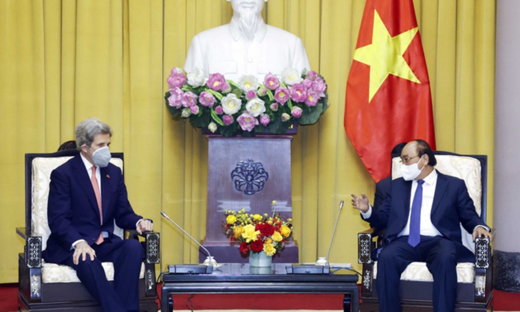 Chủ tịch nước Nguyễn Xuân Phúc tiếp Đặc phái viên của Tổng thống Mỹ John Kerry - Ảnh: VGP