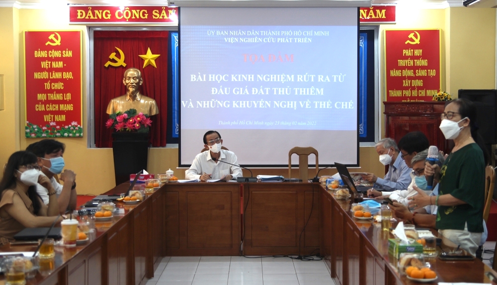 Các chuyên gia cho rằng cần thêm chế tài để tránh đầu cơ, lũng đoạn và bong bóng bất động sản - Ảnh: AQ.