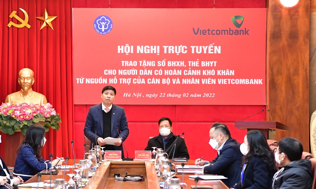 Ông Hồng Quang - Thành viên Hội đồng Quản trị, Giám đốc Khối Nhân sự, Chủ tịch Công đoàn Vietcombank phát biểu tại Hội nghị.