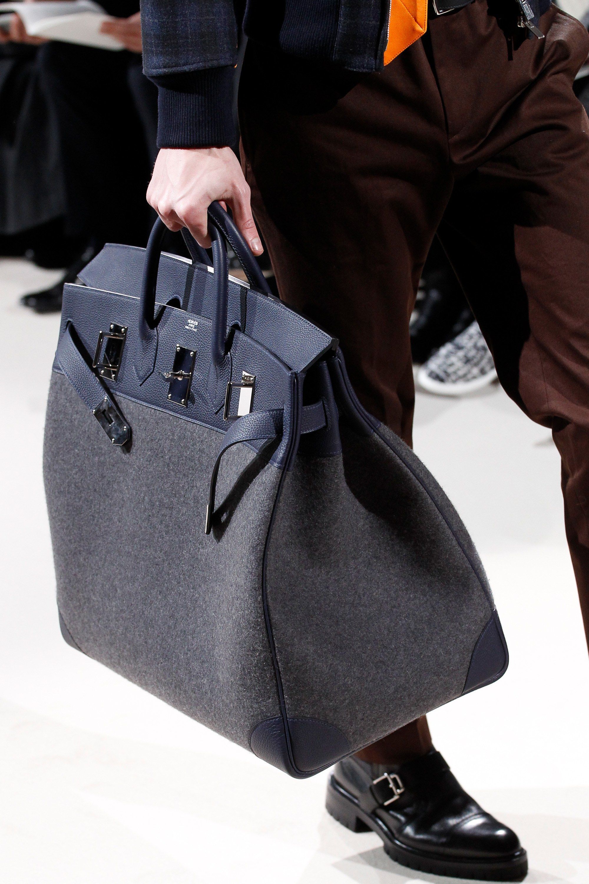 Giữa xu hướng nam giới dùng túi xách nữ, Hermès ra mắt túi Birkin dành cho quý ông - Ảnh 1
