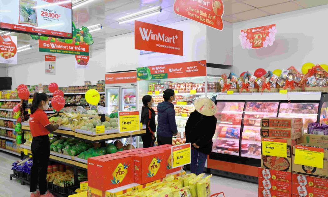 Cửa hàng WinMart+ theo mô hình mini-mall thu hút được nhiều khách hàng.