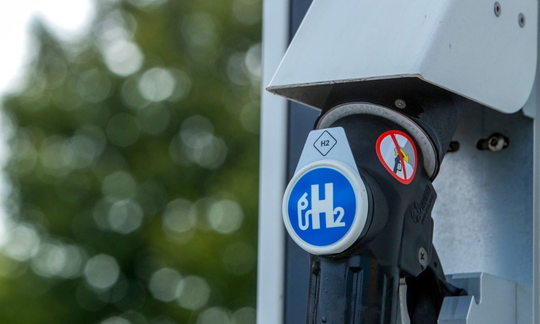 Máy bơm tiếp nhiên liệu hydro tại một trạm xăng ở Berlin, Đức - Ảnh: