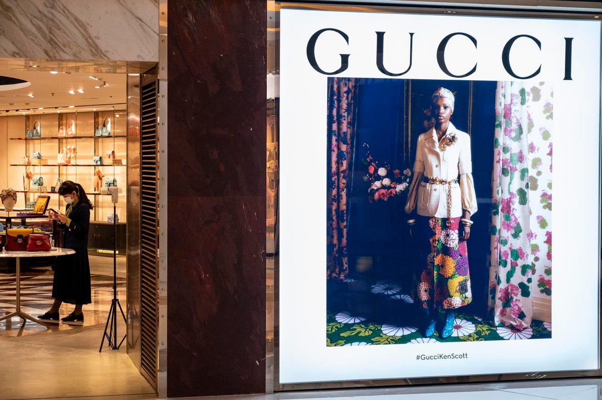 Giới thạo tin dự b&aacute;o gi&aacute; b&aacute;n của Gucci c&oacute; thể cao hơn khi h&atilde;ng n&agrave;y tận dụng động cơ lợi nhuận.