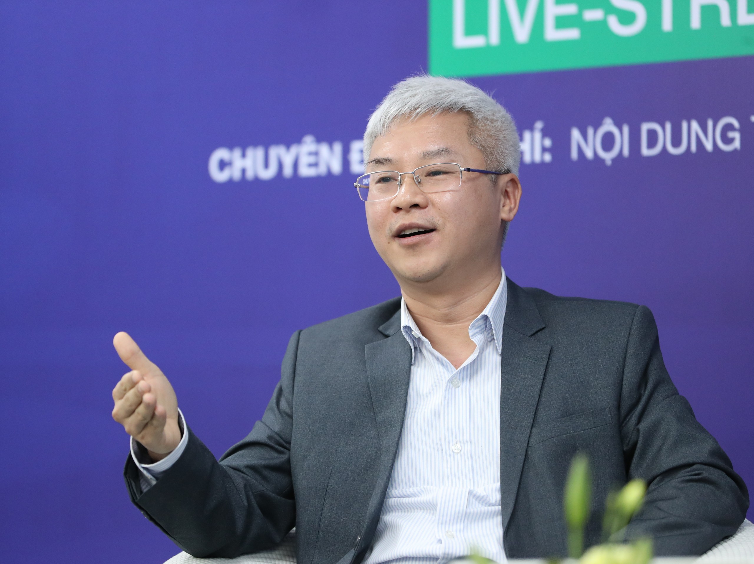 &Ocirc;ng Đ&agrave;o Ph&uacute;c Tường, CFA, Chuy&ecirc;n gia t&agrave;i ch&iacute;nh cho rằng, trong năm 2022, nh&agrave; đầu tư cần cẩn trọng hơn nhiều với gi&aacute; v&agrave; thanh khoản trong bối cảnh đặc biệt l&atilde;i suất c&oacute; thể tăng l&ecirc;n. Ảnh: Quang Ph&uacute;c.