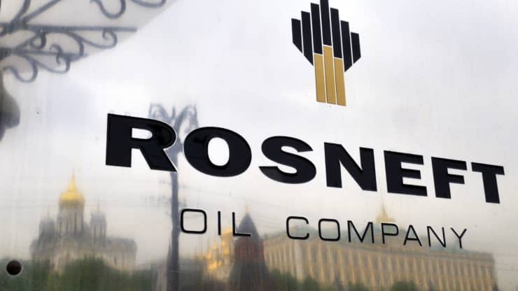 Rosneft là tập đoàn quốc doanh lớn thứ hai về doanh thu và là hãng dầu khí lớn nhất về sản lượng tại Nga - Ảnh: AP