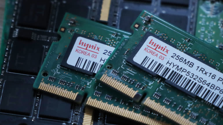 Ukraine chiếm 70% sản lượng kh&iacute; neon to&agrave;n cầu - nguy&ecirc;n liệu quan trọng trong sản xuất chip - Ảnh: Nikkei Asia