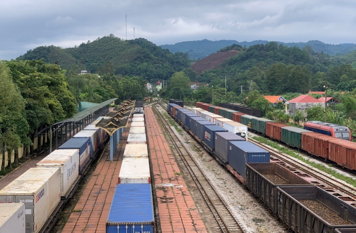 Ga Đồng Đăng hiện là điểm nóng ách tắc hàng hóa liên vận quốc tế.