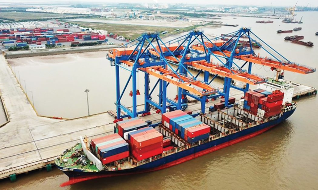 Khối lượng hàng hóa thông qua cảng biển Việt vẫn tiếp đà tăng nhưng thị phần vận tải do đội tàu biển Việt Nam đảm nhận ngày càng tụt dốc.