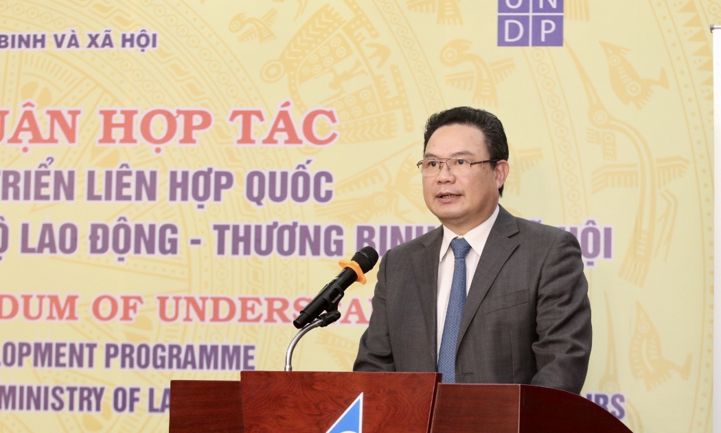 Thứ trưởng Bộ Lao động – Thương binh và Xã hội Lê Văn Thanh phát biểu tại lễ ký kết. Ảnh - MOLISA. 