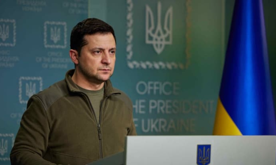 Tổng thống Ukraine Volodymyr Zelenskyy tổ chức họp báo về hoạt động quân sự của Nga ở Ukraine hôm 25/2 - Ảnh: Getty Images