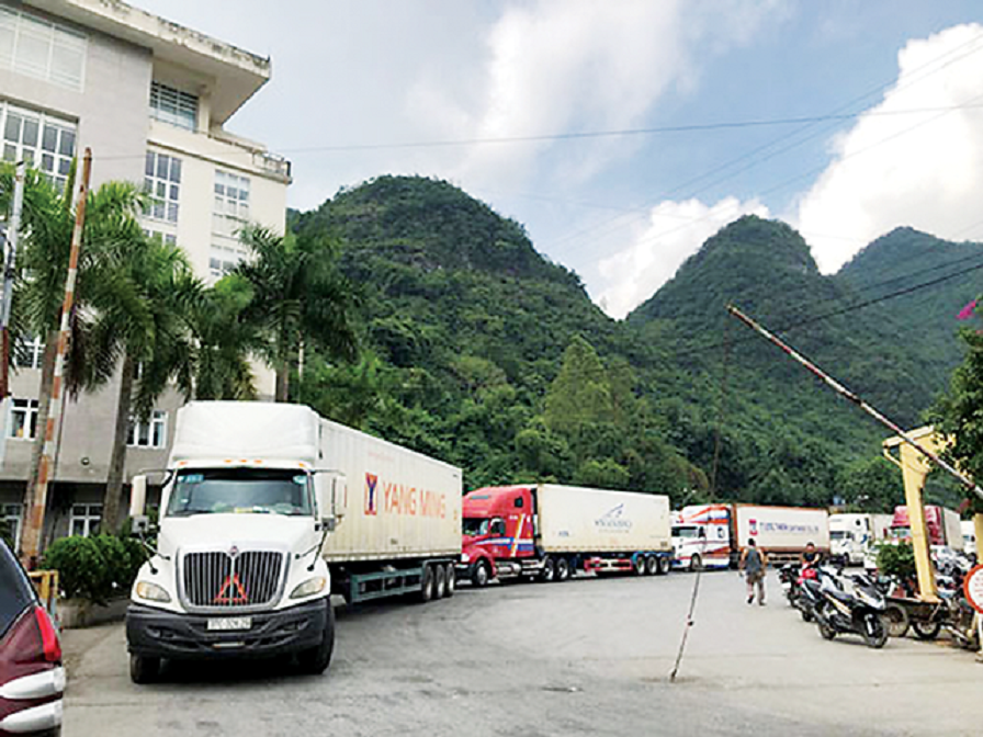 Tình trạng ùn tắc hàng hóa tại các cửa khẩu biên giới phía Bắc đã xuất hiện trở lại từ sau Tết Nguyên đán.