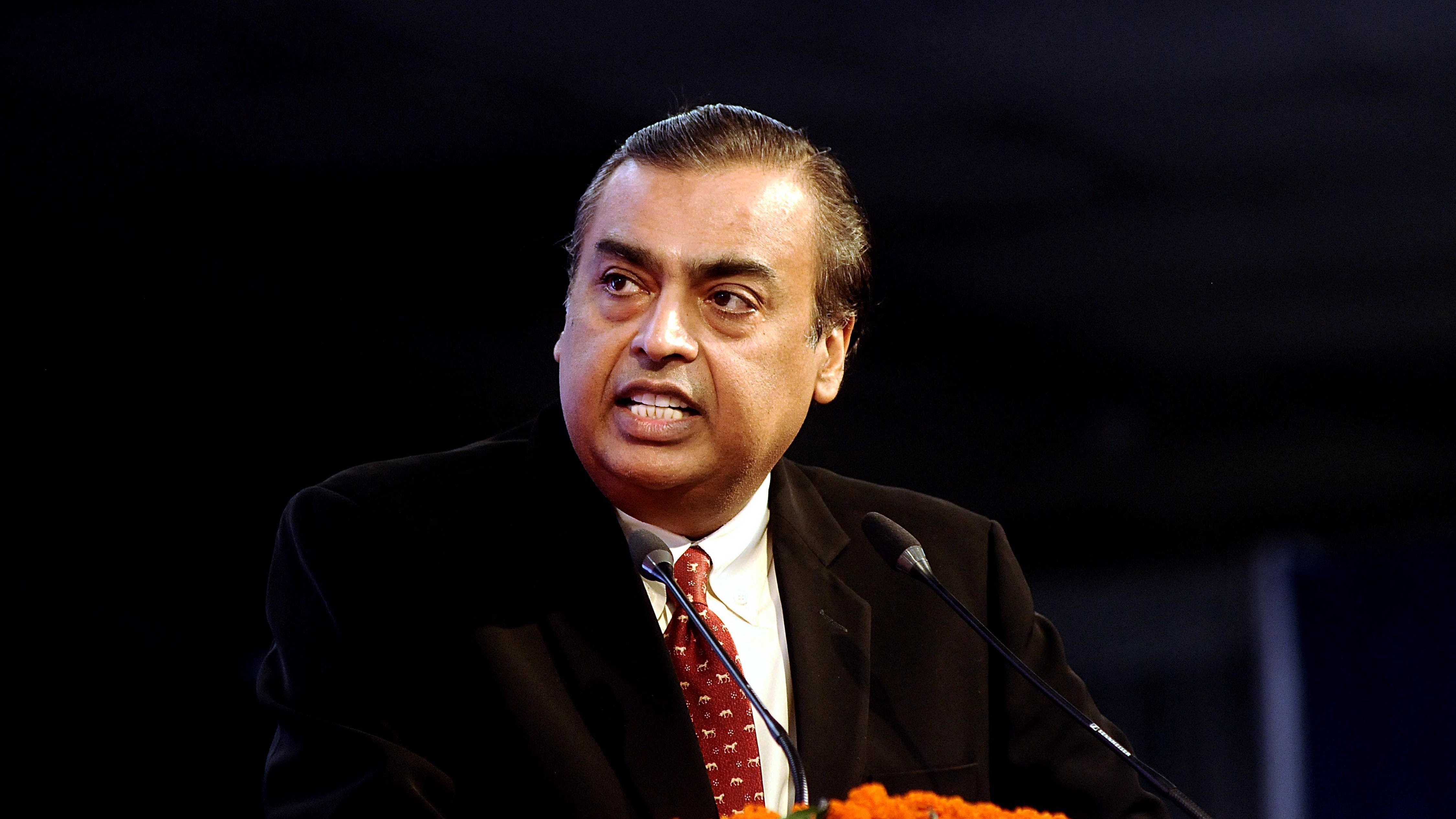 Ông Mukesh Ambani, chủ tịch tập đoàn Reliance Industries - Ảnh: Forbes