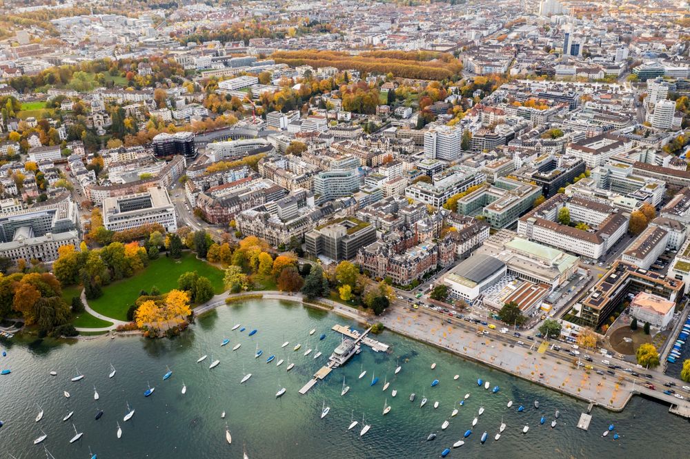 Thụy Sỹ hấp dẫn giới gi&agrave;u Nga nhờ cơ chế ph&aacute;p luật th&ocirc;ng tho&aacute;ng - Ảnh: Bloomberg