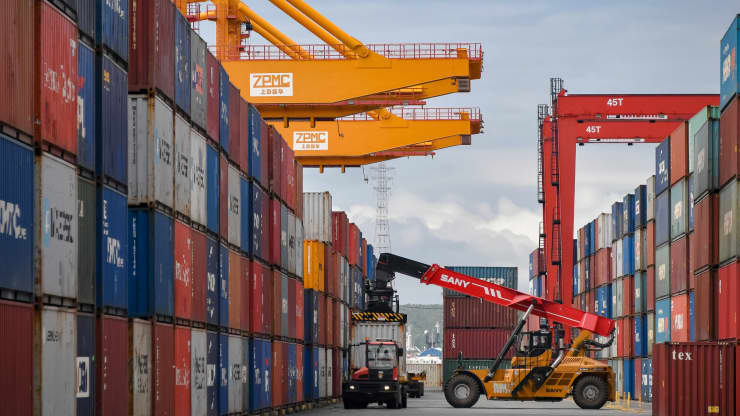 Những container hàng hoá ở cảng Vladivostok của Nga - Ảnh: Getty/CNBC.