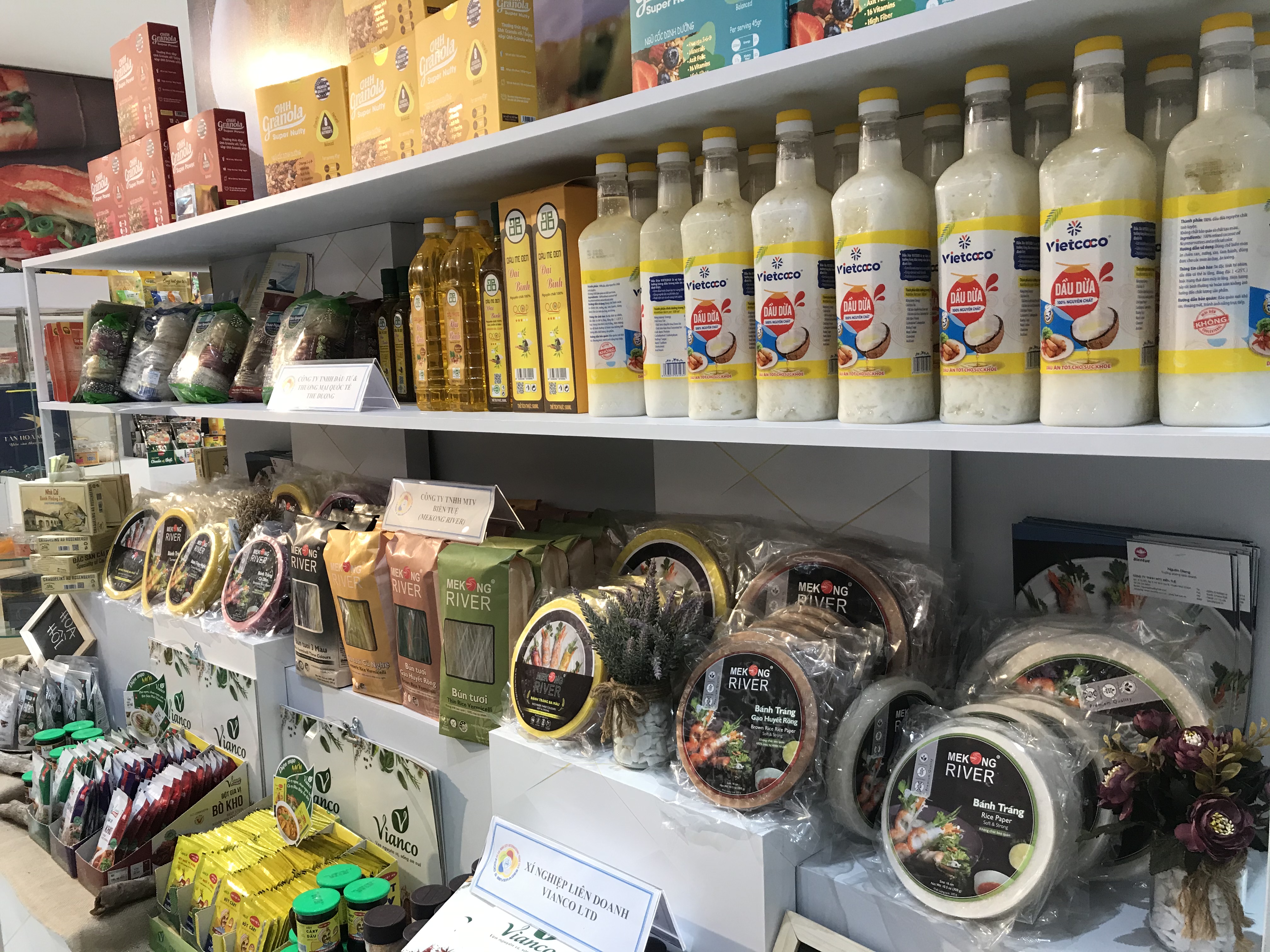 Hiện c&aacute;c mặt h&agrave;ng n&ocirc;ng sản chế biến của doanh nghiệp Việt rất đa dạng, chất lượng v&agrave; thuận tiện cho người ti&ecirc;u d&ugrave;ng - Ảnh: VNE.
