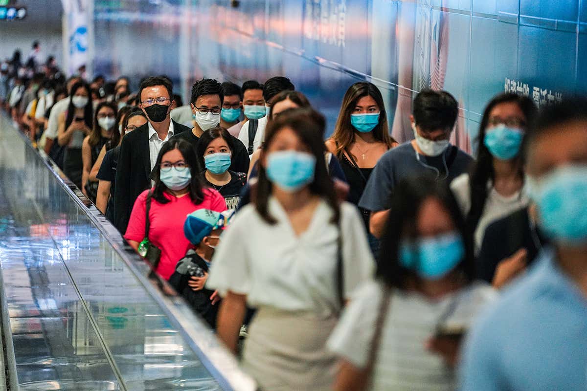 Virus vẫn đang lưu hành mạnh và nhiều người vẫn dễ bị tổn thương, vì thể việc tuân thủ các quy định về phòng chống dịch vẫn rất quan trọng.
