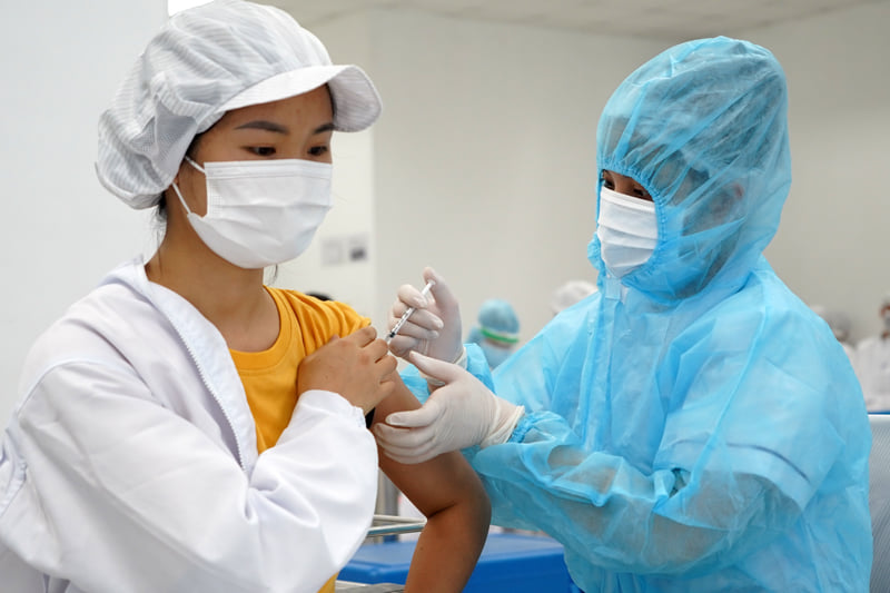 Công nhân một khu công nghiệp trên địa bàn Hà Nội. Ảnh - Phạm Hùng. 